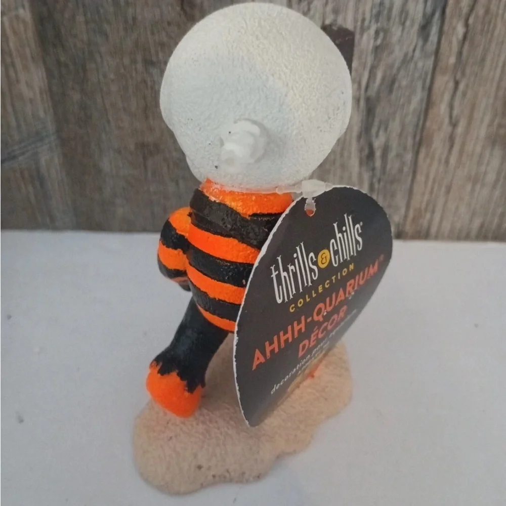 Thrills & Chills Scuba Skeleton Aquarium Ornament Glow in the Dark NWT Halloween